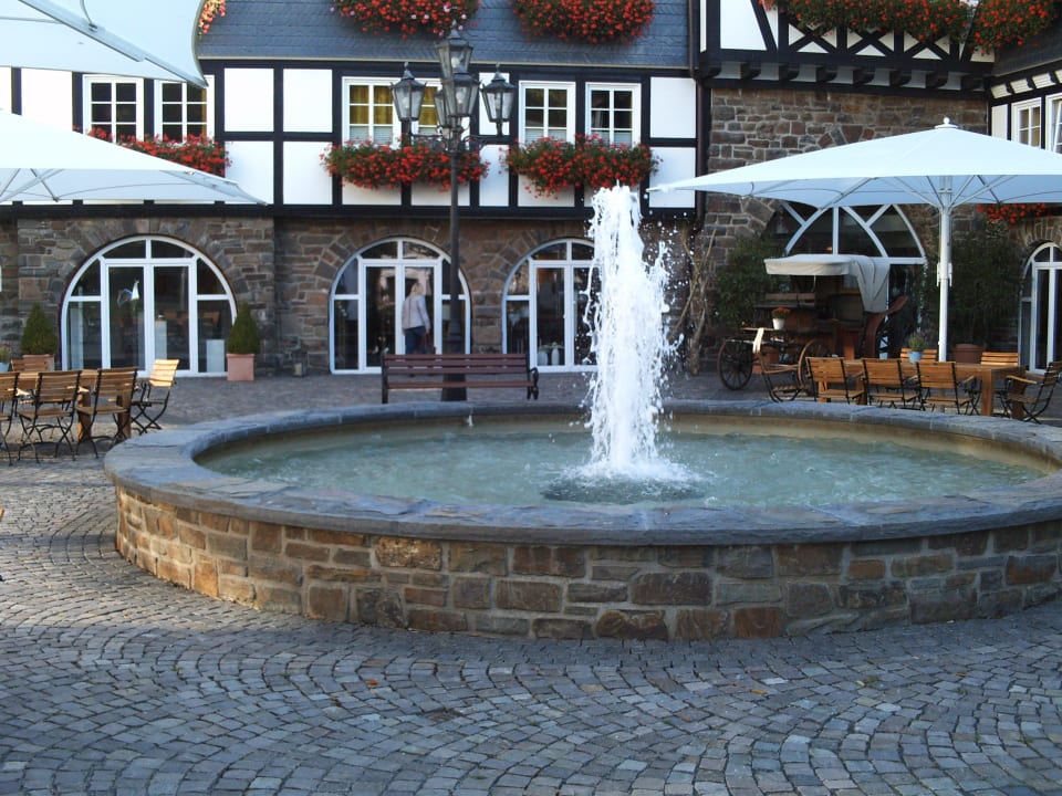 Brunnen im Hof Hotel Deimann