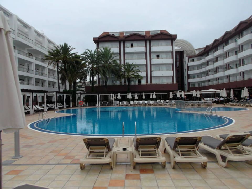 Blick Pool zum Hotel ALEGRIA Florida Park