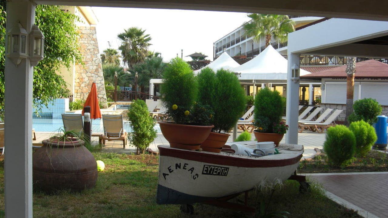 Gartenanlage am Pool Atlantica Aeneas Resort