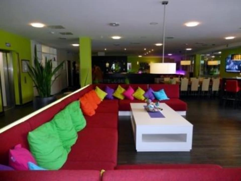 Sitzecke/Bar/Rezeption Friendly Cityhotel Oktopus