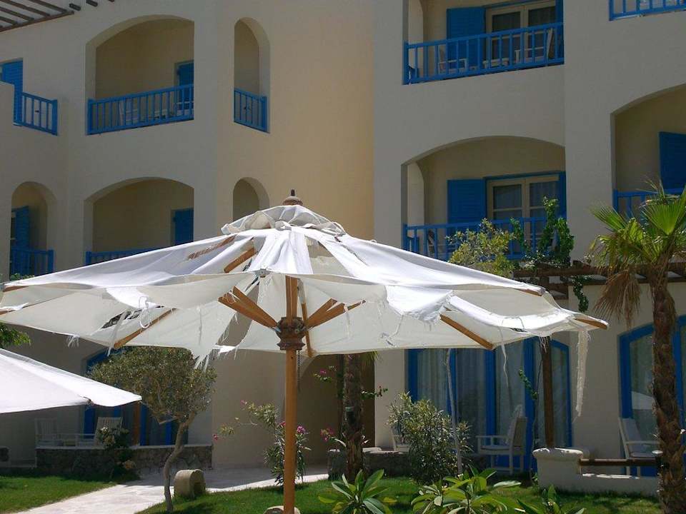 Kaputter Schirm Pasadena Hotel & Resort