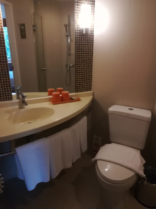 Badezimmer ibis Hotel Bangkok Riverside