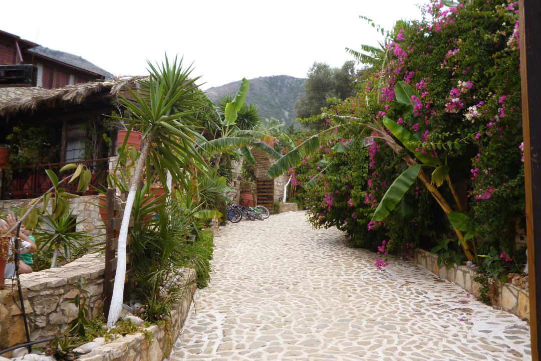 Hoteleingang Stone Village Petrino Horio