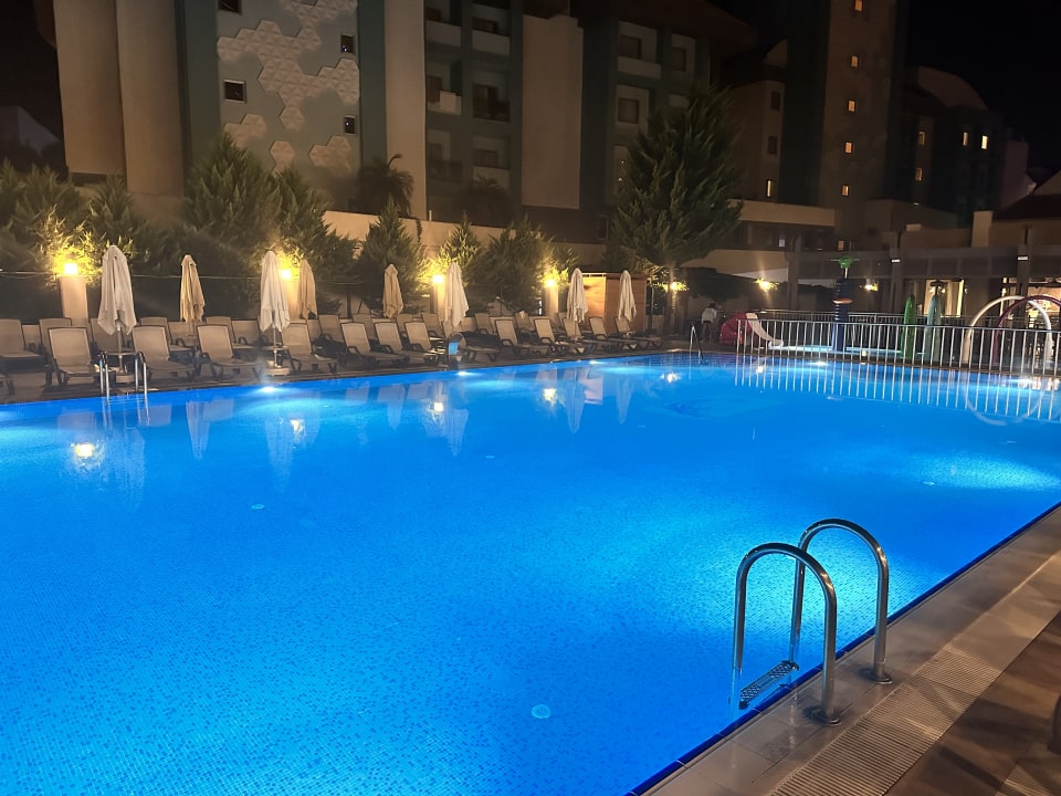 Pool Side Story Resort & Spa