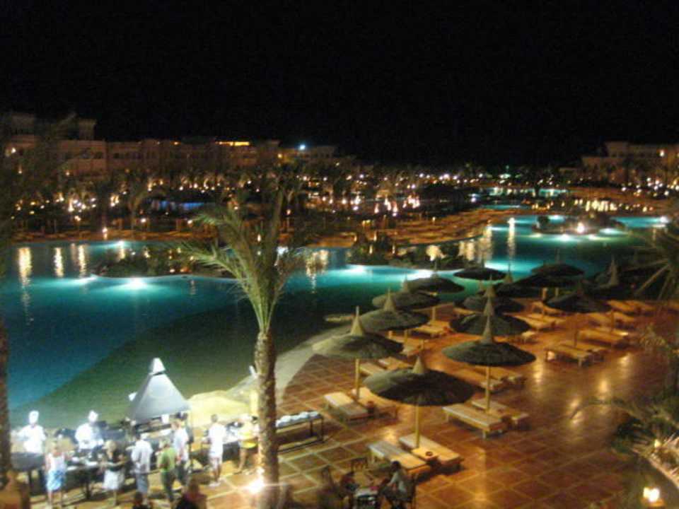 Pool am Abend Pickalbatros Palace Resort