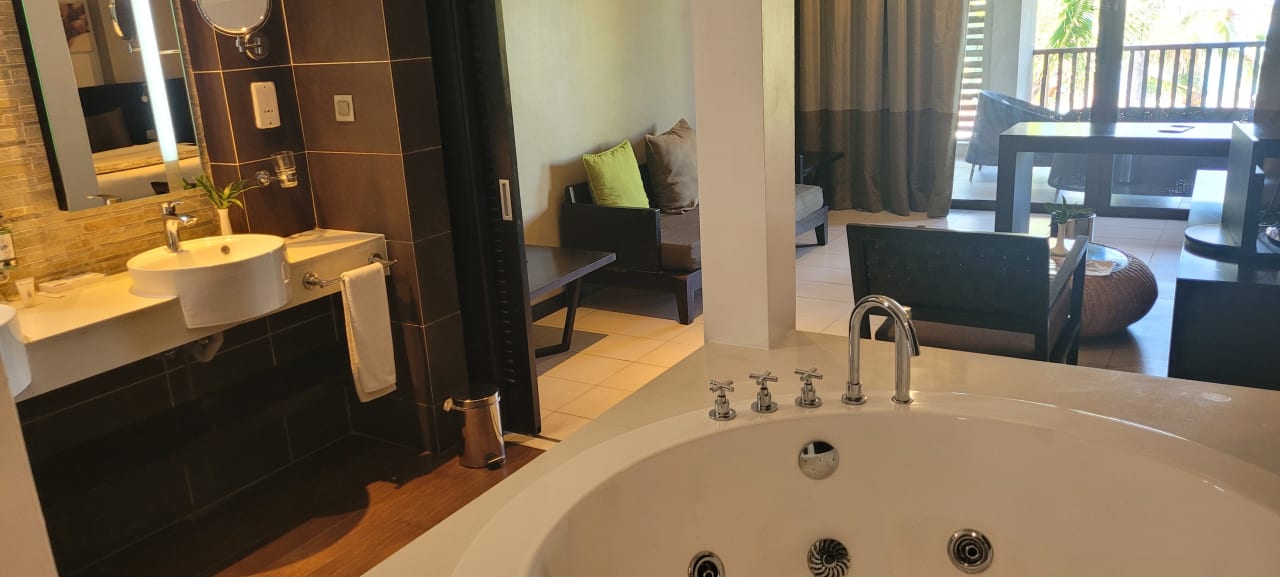 Zimmer Crystals Beach Resort Belle Mare, a member of Radisson Individuals