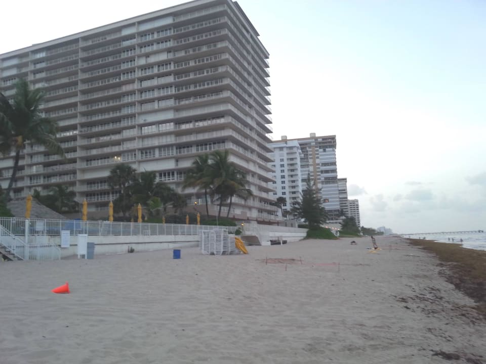 Nach rechts Hotel Ocean Sky Beach Resort