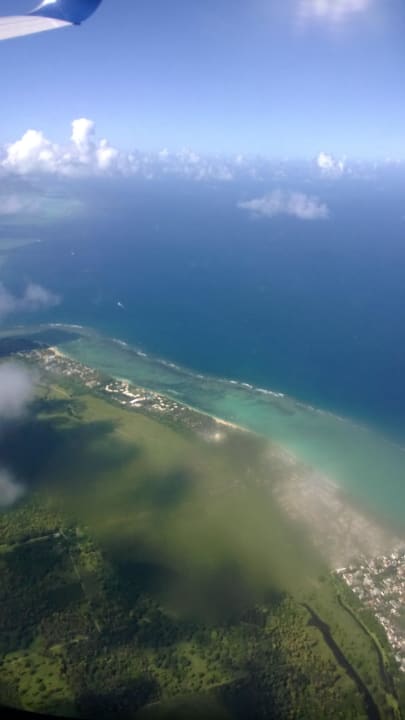 Blue Bay vom Flieger aus Le Peninsula Bay Beach Resort & Spa