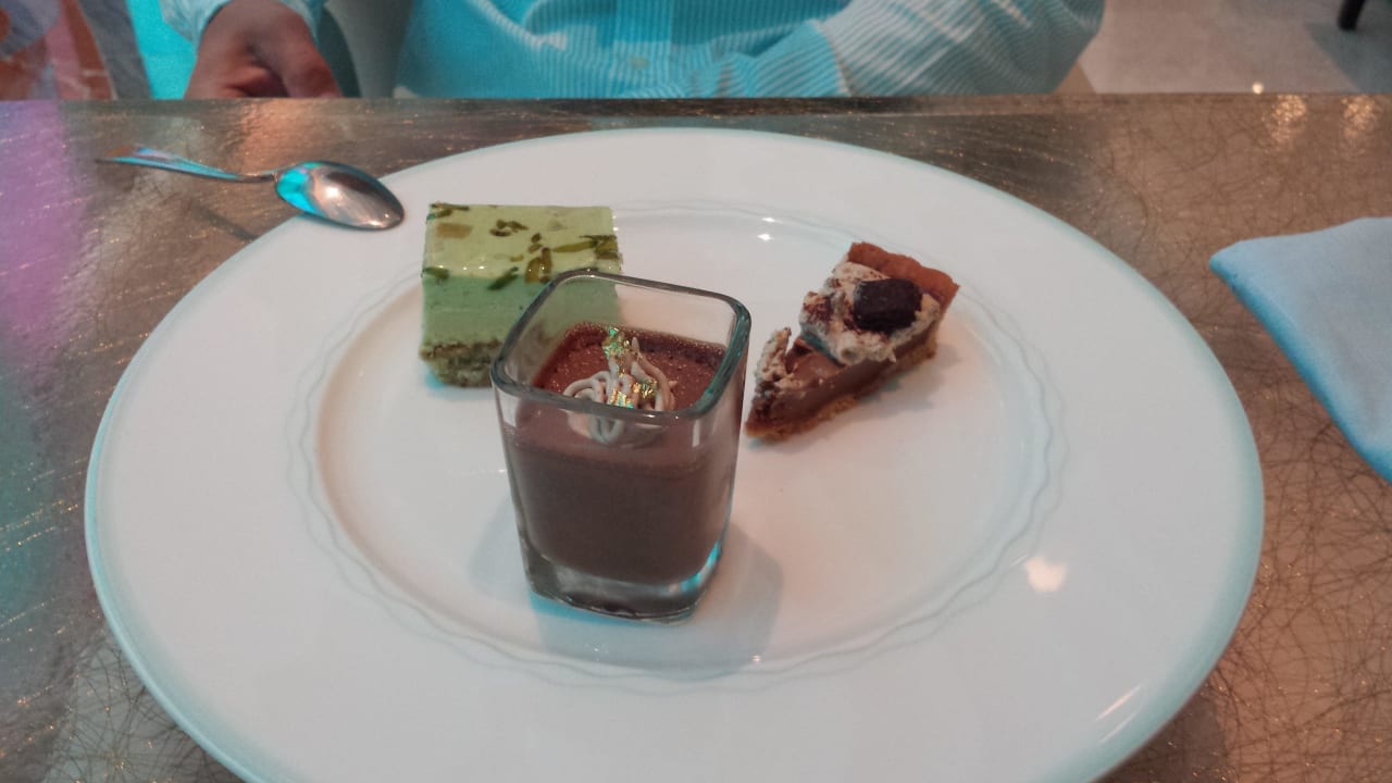 Nachtisch mit Blattgold The St. Regis Saadiyat Island Resort, Abu Dhabi