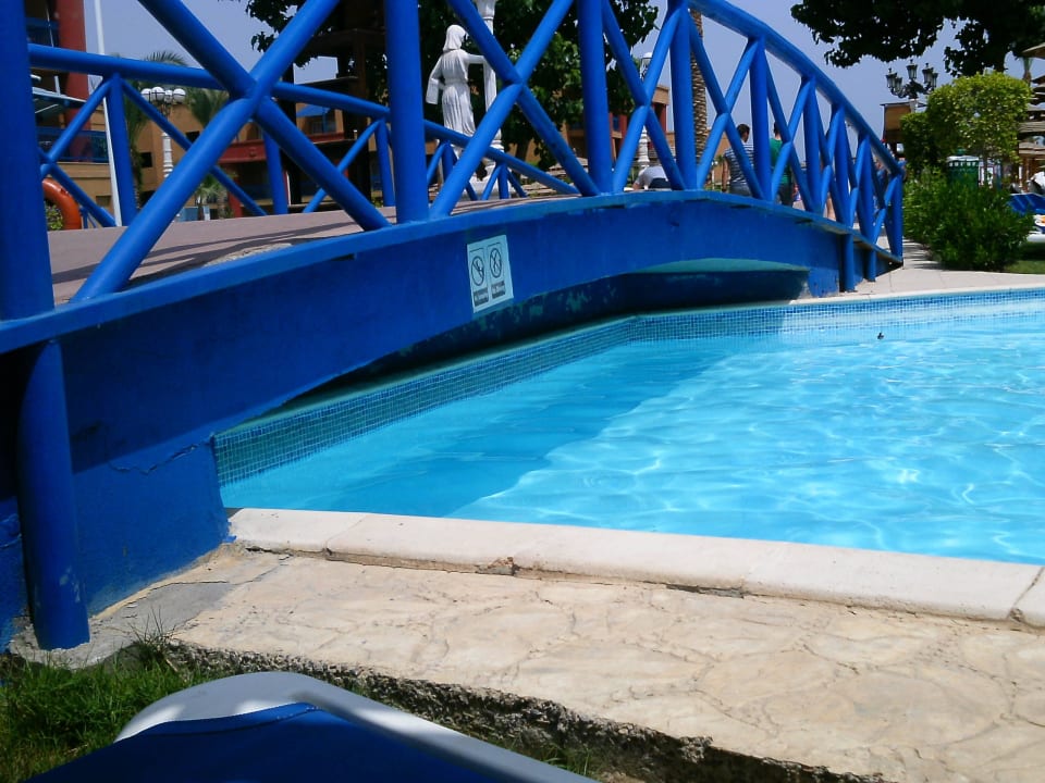 Leider kein durchschwimmen möglich Hotel Titanic Palace