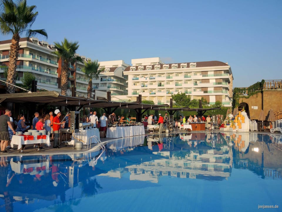 Türkischer Abend mit Büffet am Pool Adalya Resort & Spa - Adults Only