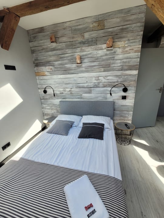 Zimmer Ruumz Bed & Rest