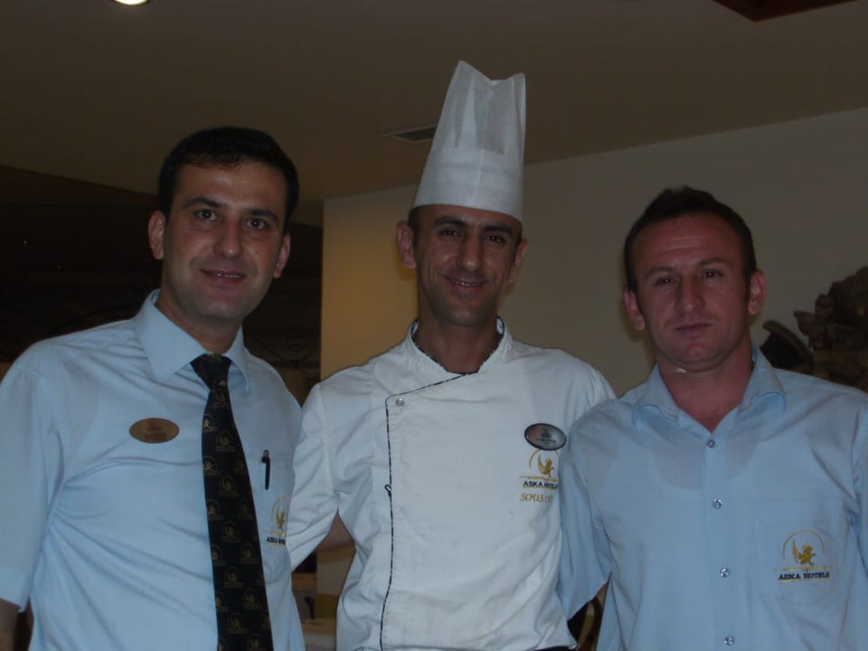 Restaurantchefs mit Chefkoch (Bildmitte) Aska Hotel Just in Beach