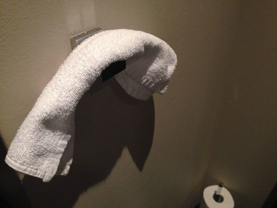 Das Handtuch konnte man nicht aufhängen - Hacken z Hotel Blow Up Hall 5050