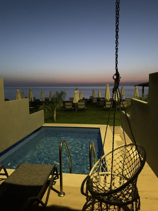 Zimmer Cavo Orient Beach Hotel & Suites