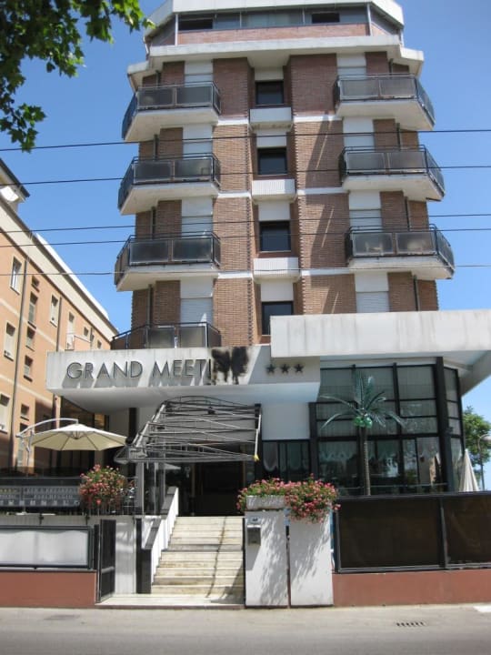 Sehr sehr runter gewirtschaftet Hotel Grand Meeting