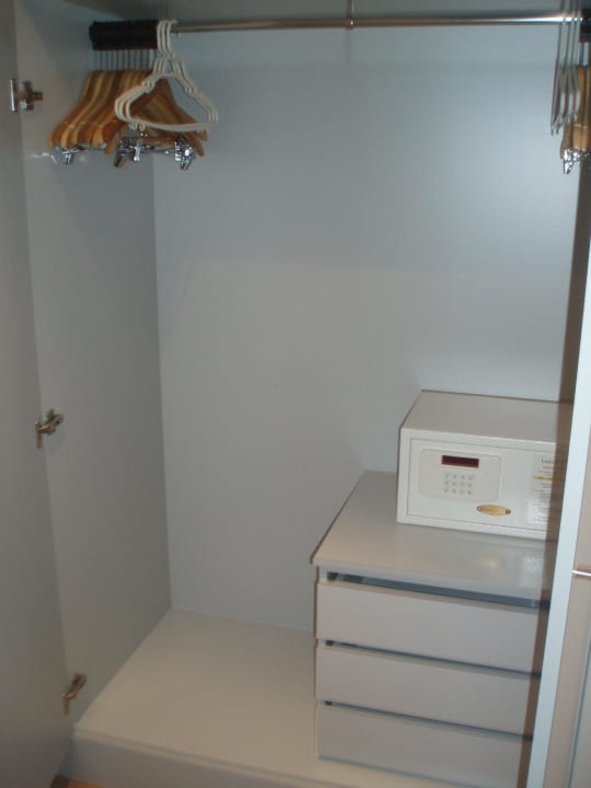 Blick in den Schrank Hipotels Hipocampo Playa