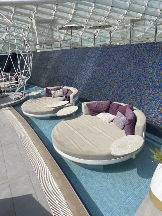 Pool W Abu Dhabi - Yas Island