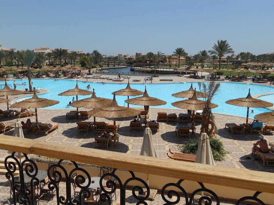 Blick von der Terrasse auf den Pool Pickalbatros Dana Beach Resort - Hurghada