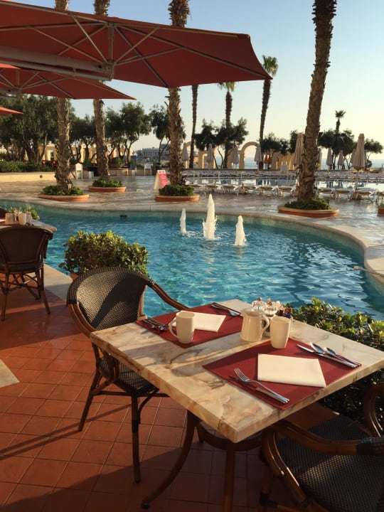 Frühstücken im Freien Hilton Malta
