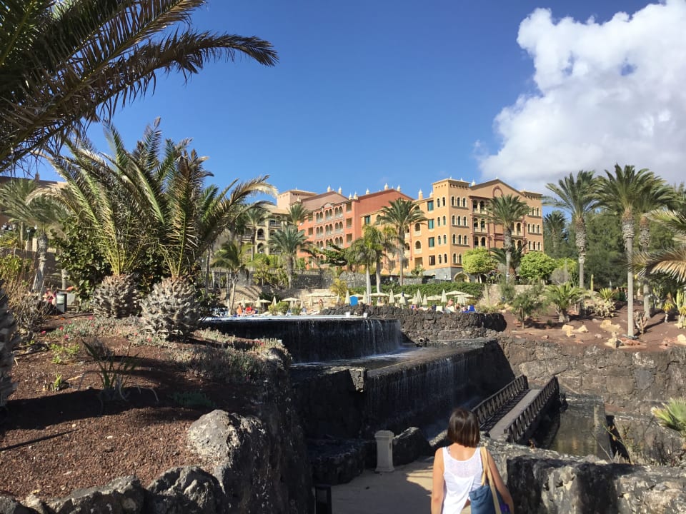 Der Weg zur Lagune mit Blick zum Hotel von Meeresseite R2 Rio Calma Hotel & Spa & Conference