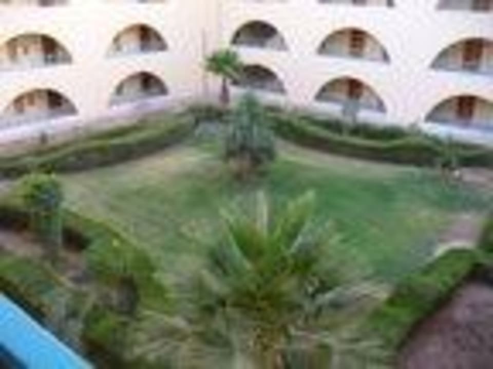 Dziedziniec budynkow mieszkalnych Desert Rose