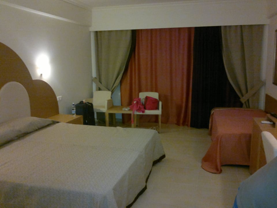 Schlafzimmer Hotel Kalithea Horizon Royal