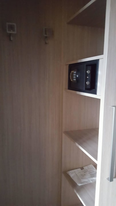 Begehbarer Schrank mit Safe Walpurgishof