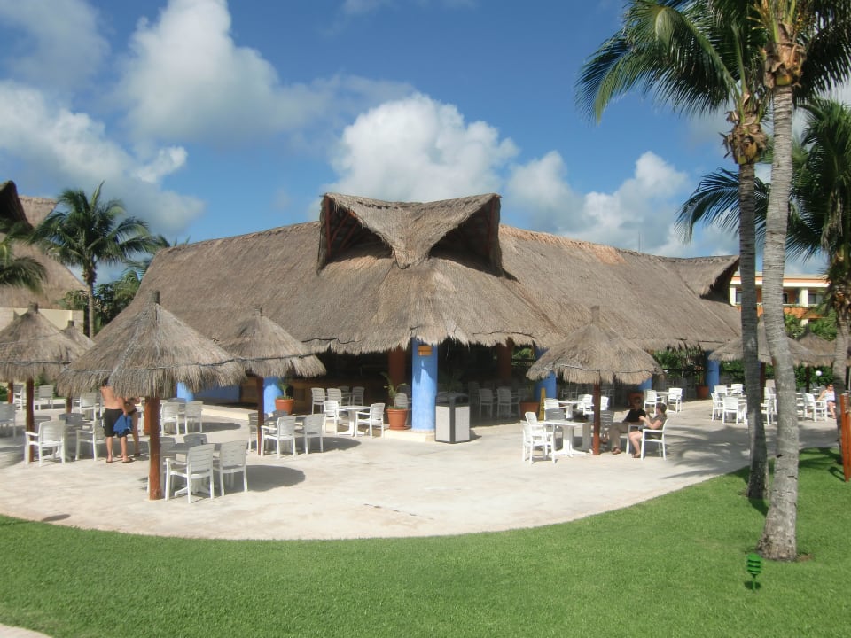 Restaurant beim Pool im Goldenbereich Bahia Principe Luxury Akumal