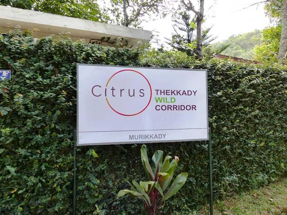 Herzliches Willkommen am Eingang Hotel Thekkady Wild Corridor