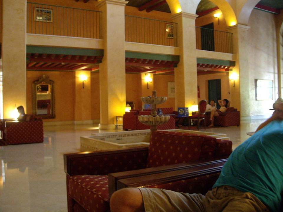 Lobby mit Springbrunnen El Ksar Resort & Thalasso