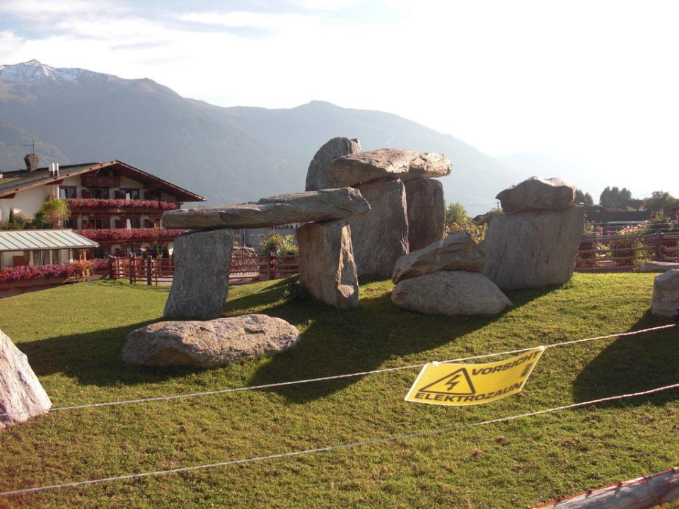 "Stonehenge Mieming" Alpenresort Schwarz