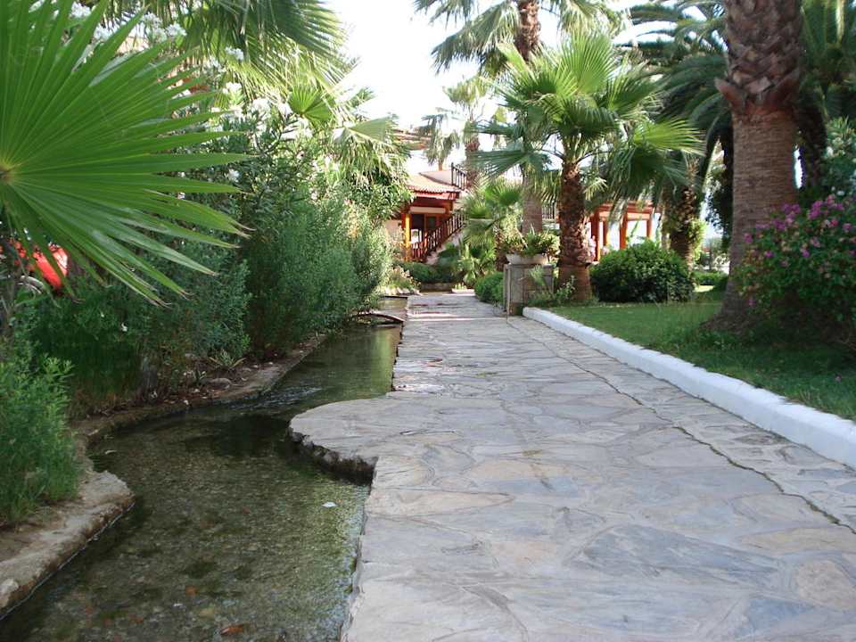 Weg zum Restaurant/Strand Hotel Yücelen