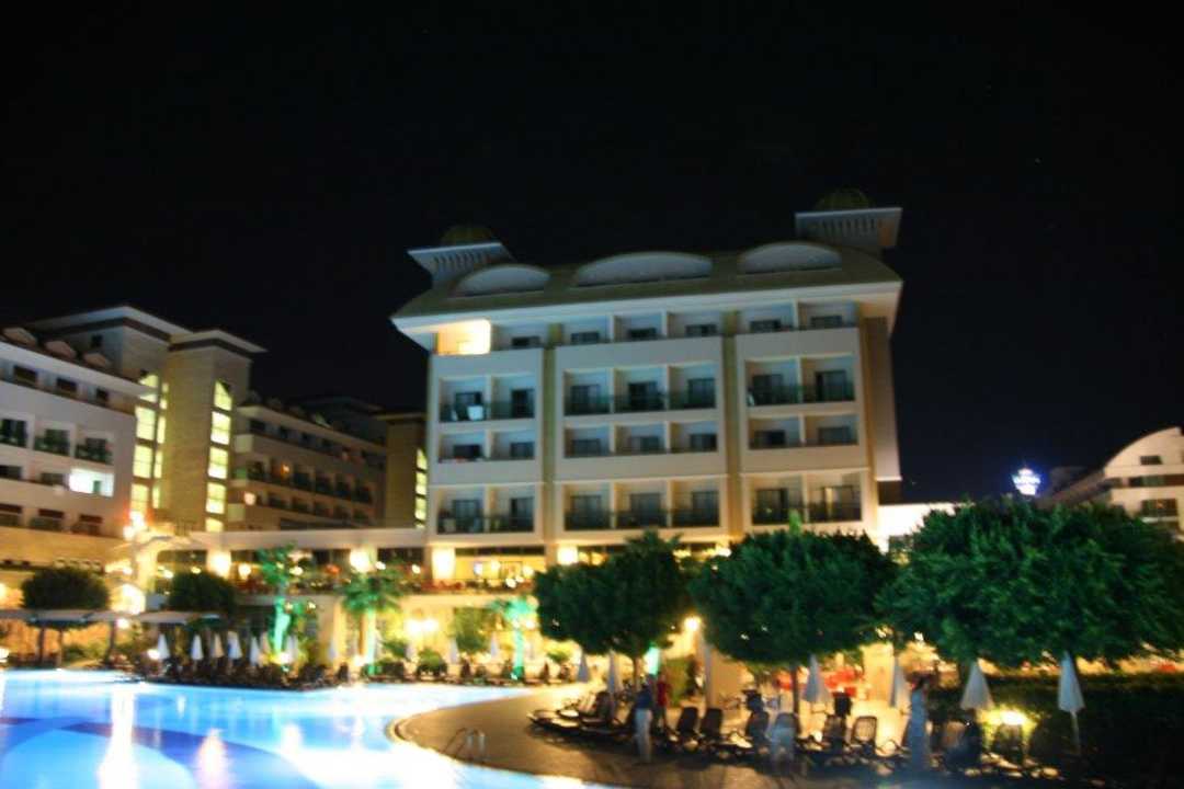 Aydinbey bei Nacht Aydinbey Kings Palace & Spa