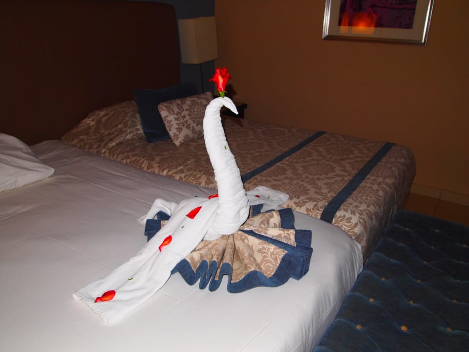 Jeden Tag was neues an Figuren auf'm Bett  JAZ Aquamarine Resort