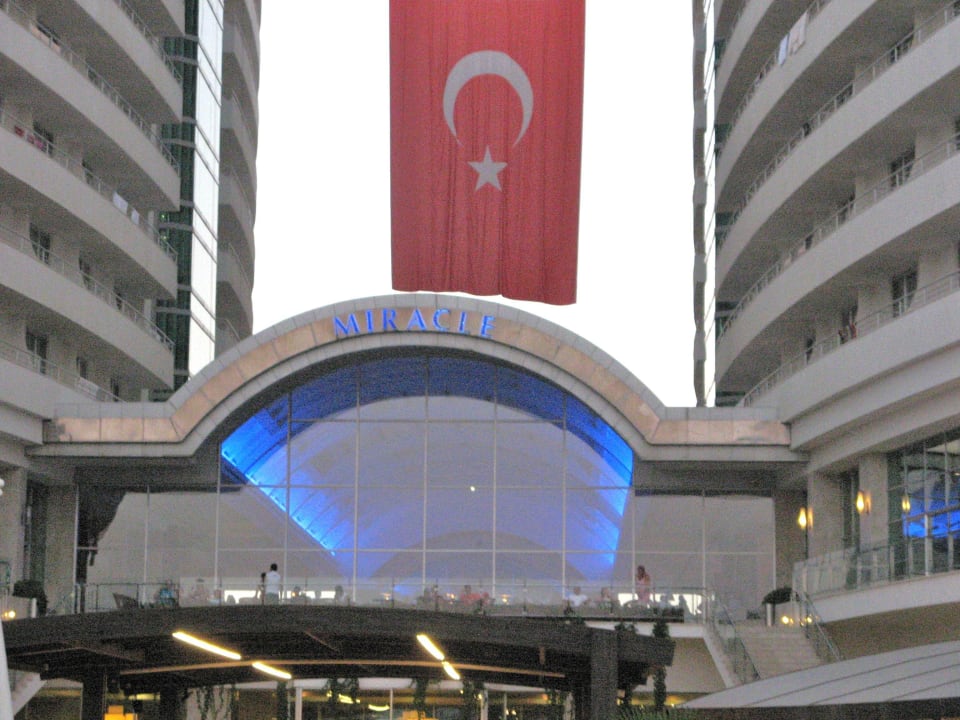 Vom Pool Hotel Miracle Resort