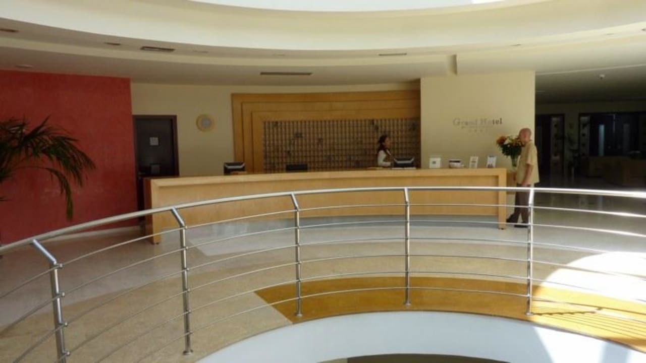 Rezeption Grand Hotel Holiday Resort