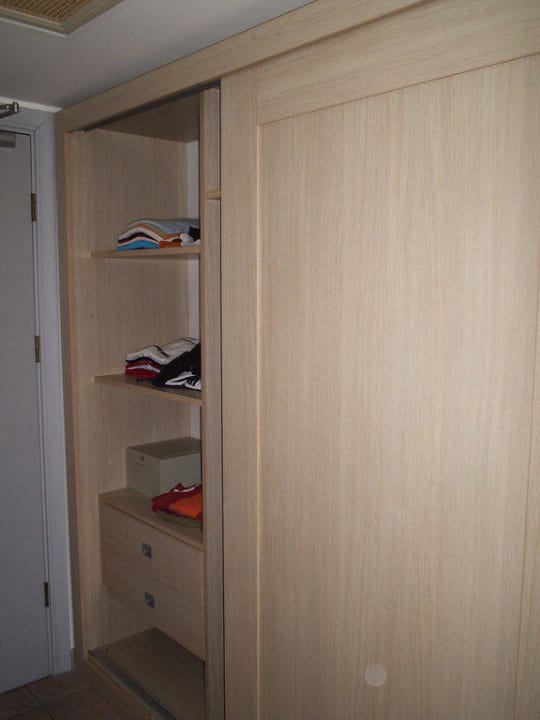 Schöner großer Schrank Süral Saray Hotel