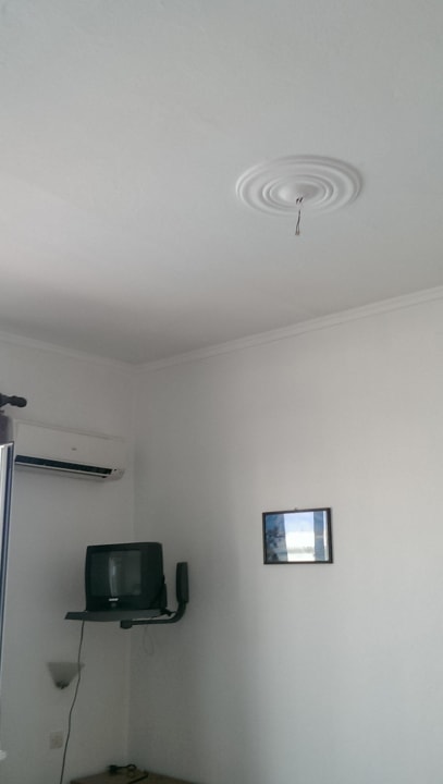 Fernseher und Klima (Klimaanlage +5 Euro pro Tag) Hotel Dedalos Beach
