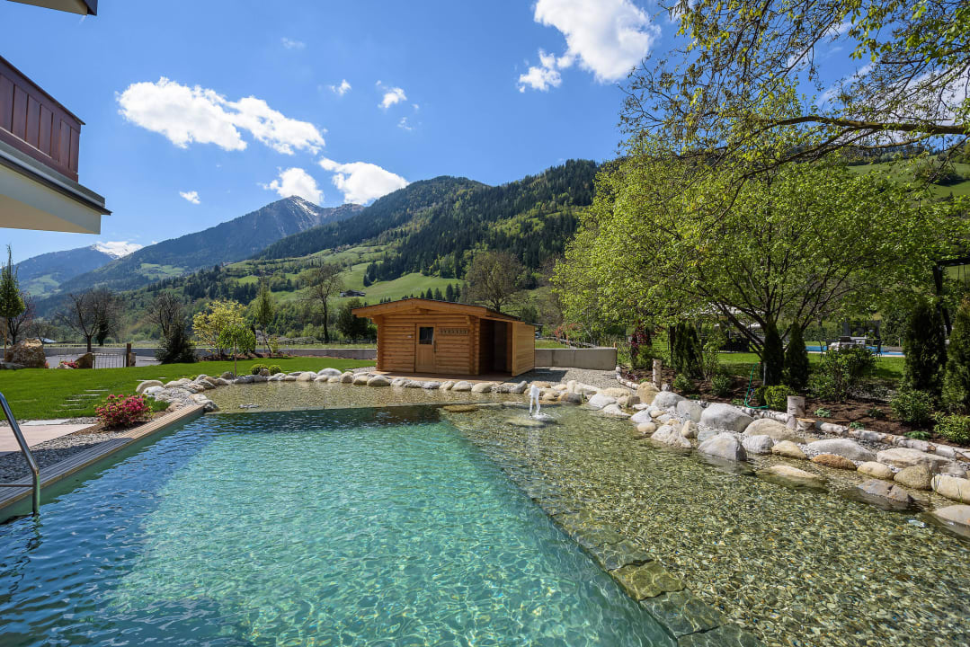 Naturbadesee mit Blockhaussauna Hotel Wiesenhof Garden Resort