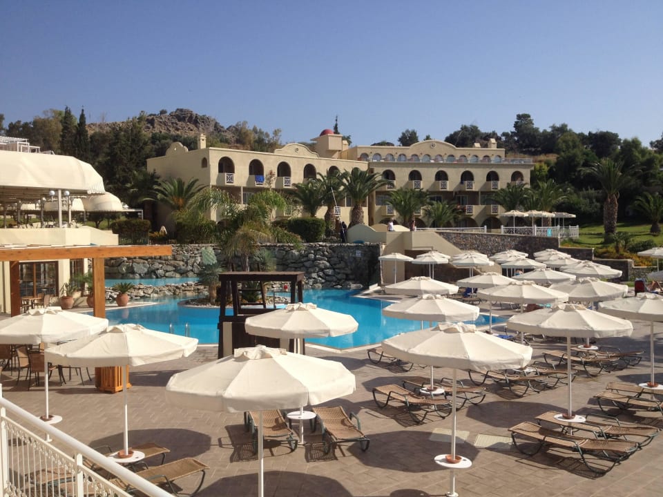 Pool mit Calypsobar Lindos Royal Resort