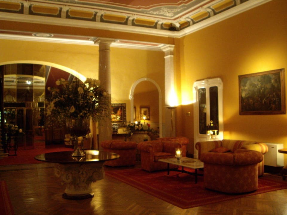 Entrada al hotel Grand Hotel Tremezzo