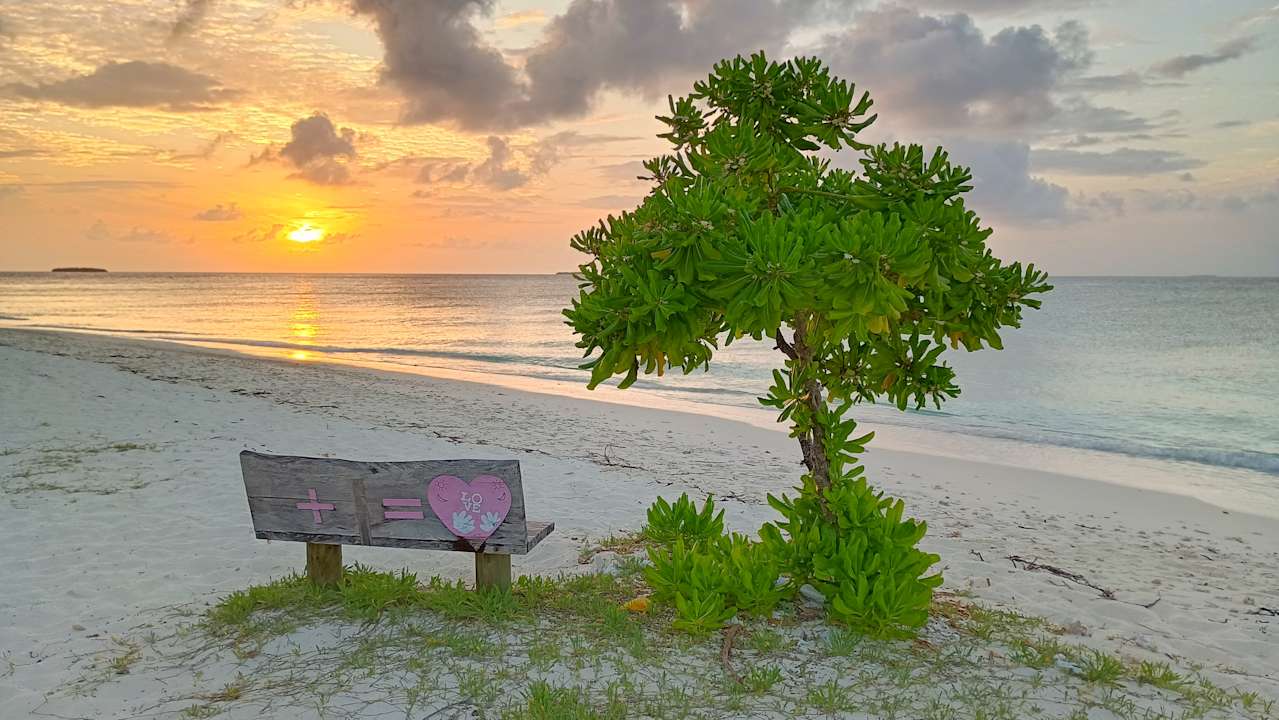 Strand Kuredu Island Resort & Spa