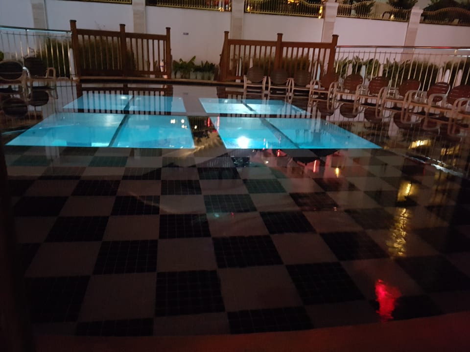 Pool Side Royal Palace Hotel & Spa