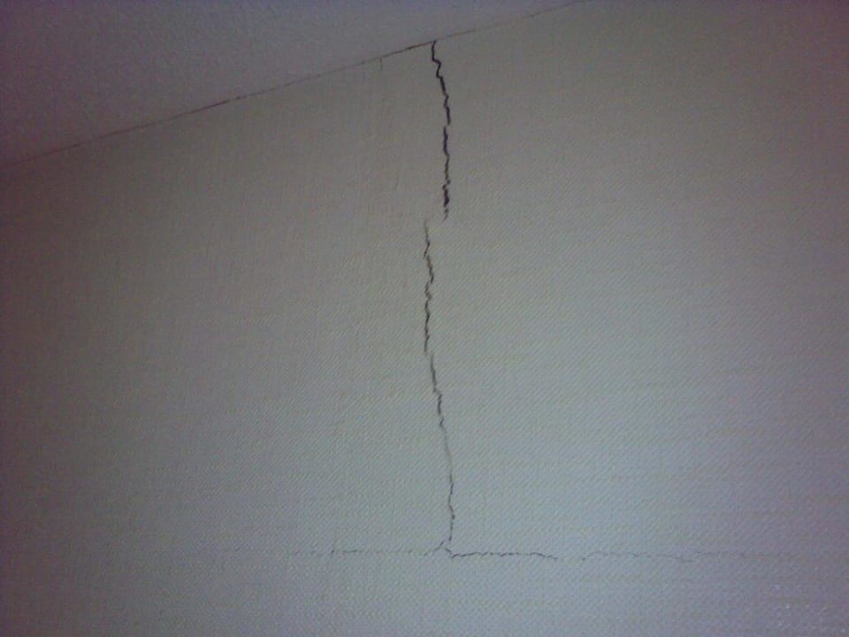 Riss in der Wand  Hotel Wental
