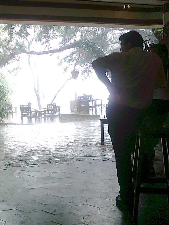  Bar-Ausblick im Regen Alara Hotel