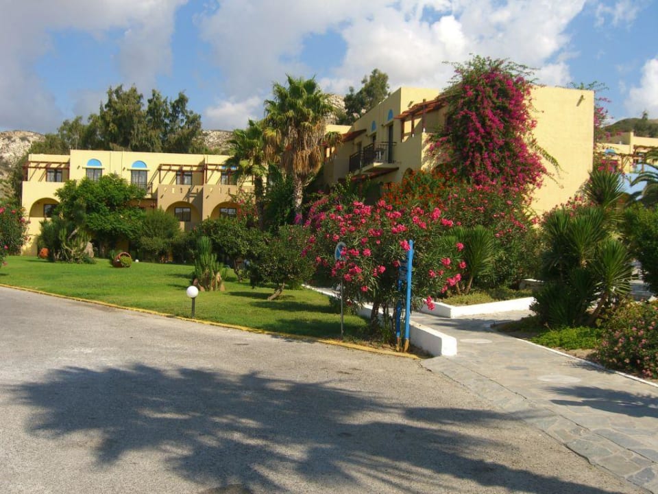 Wohngebäude und Gartenanlage Porto Bello Beach