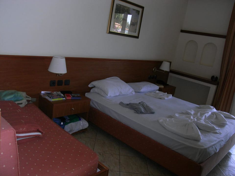 Bett Blue Dolphin Resort Hotel