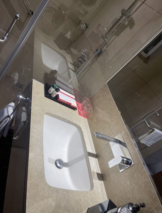 Zimmer Ramada by Wyndham Gandhidham Shinay