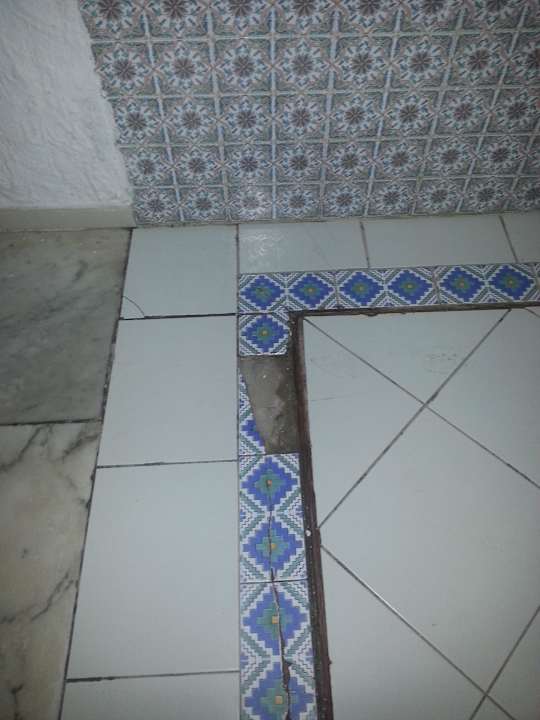 Defekte Fliesen Hotel Nesrine